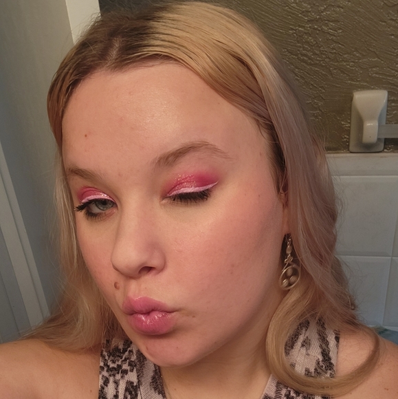 Meet your Posher, Sam - Picture 2 of 2